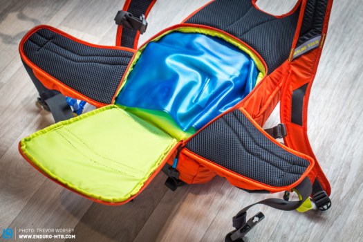 The pack holds a 3.0L reservoir around the lumbar region